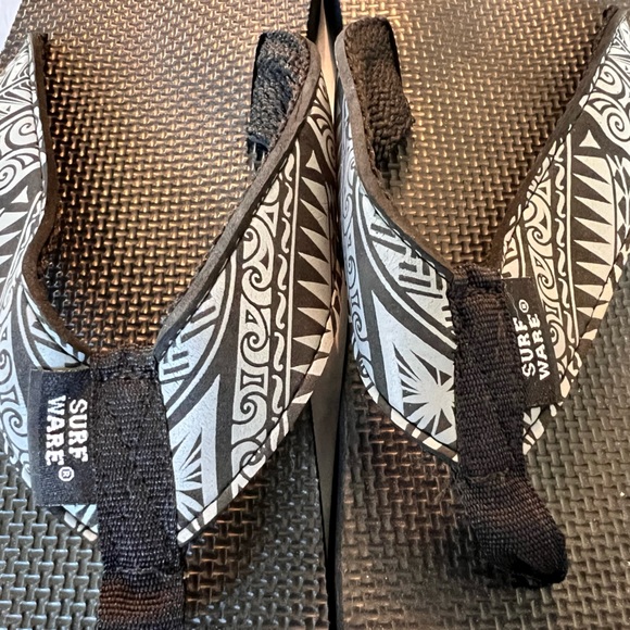 Surf Ware Mens Hawaiian Flip Flops Tapa Cloth Print Straps Blue Black Sz 12 - Picture 3 of 8
